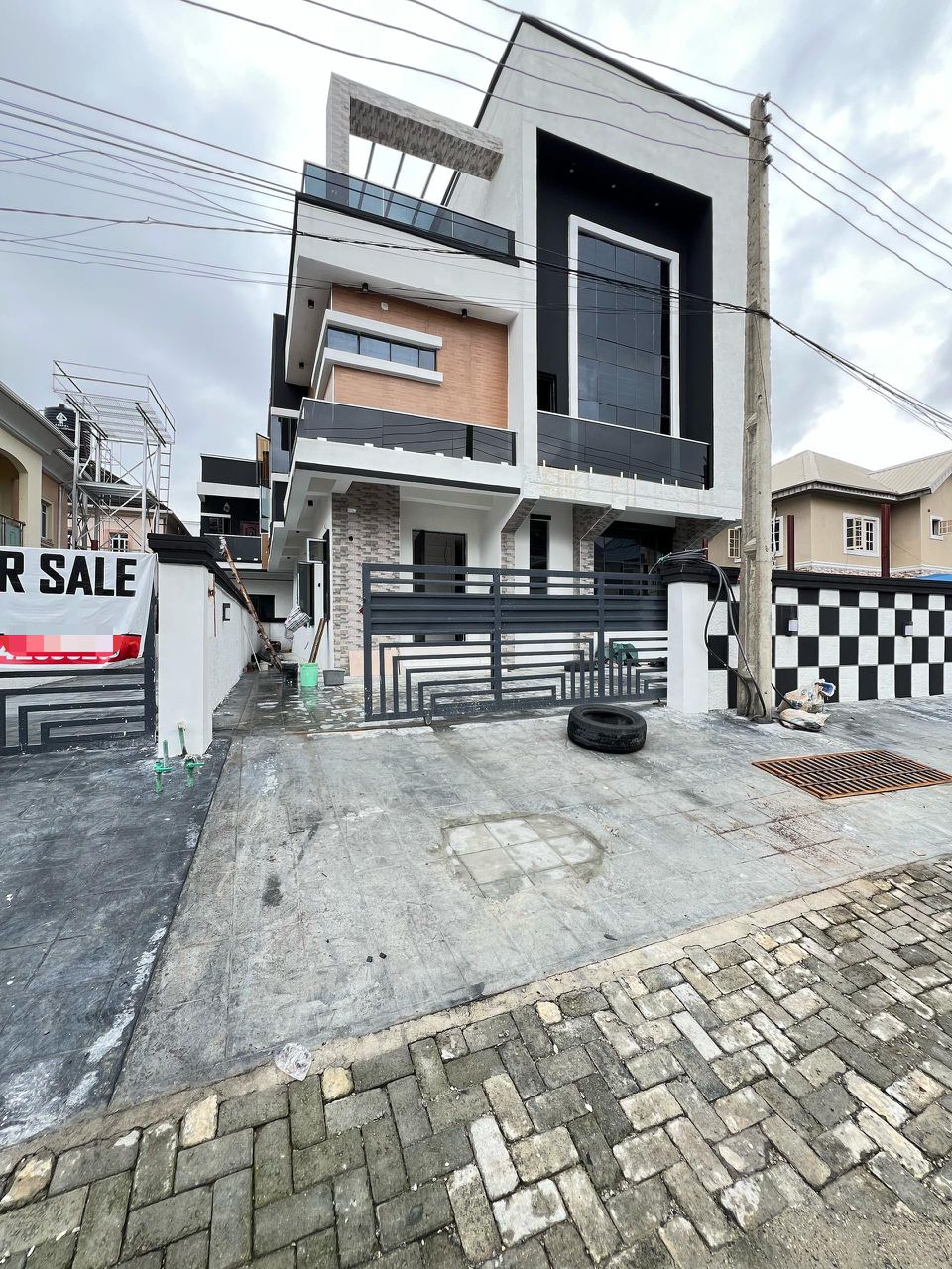 EXQUISITELY FINISHED 5 BEDROOM FULLY DETACHED DUPLEX WITH BQ.jpeg