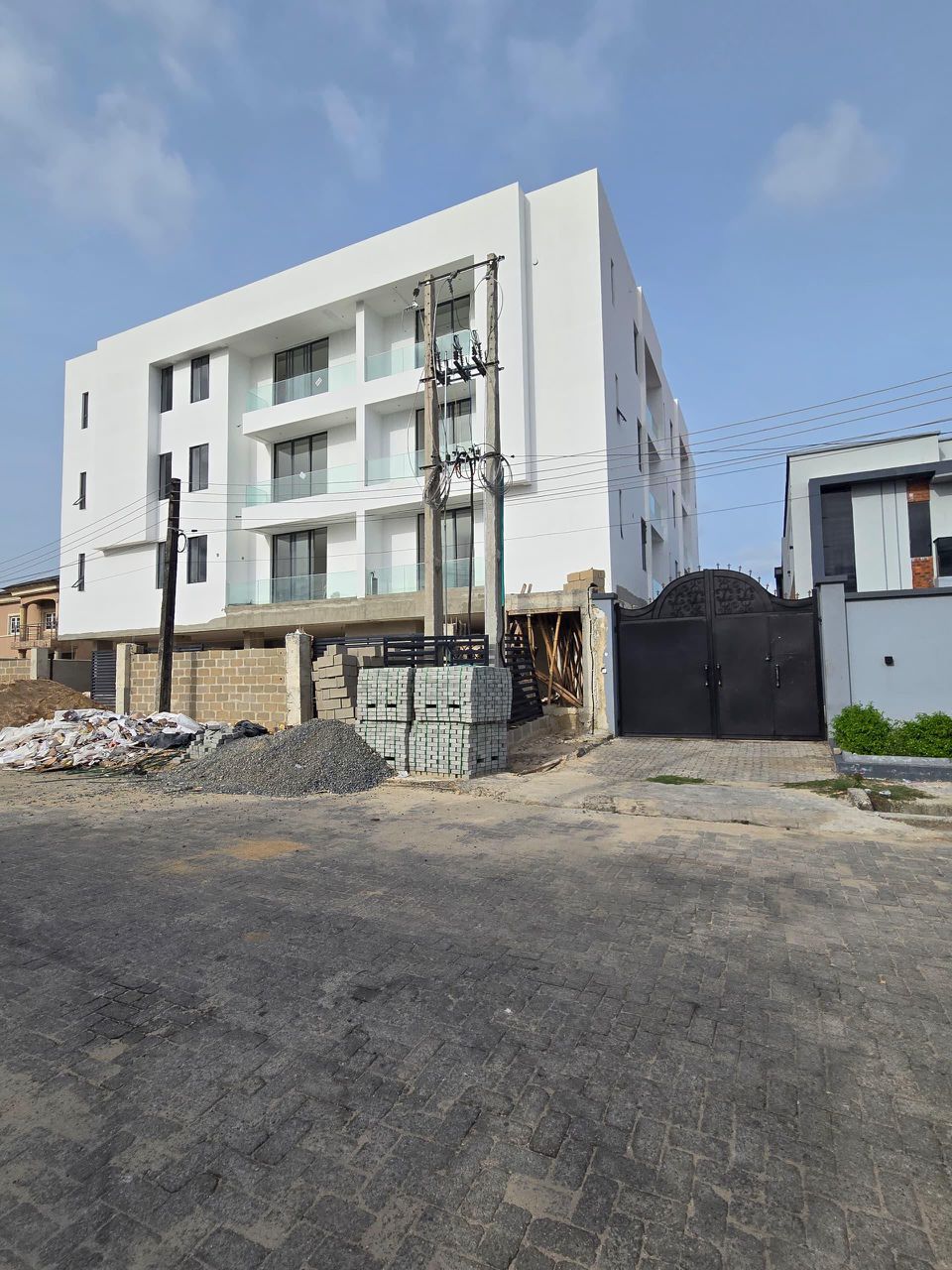 LEKKI PHASE 1, LAGOS BRAND NEW 2 BRM APARTMENT WITH SWIMMING POOL, GYM.jpeg