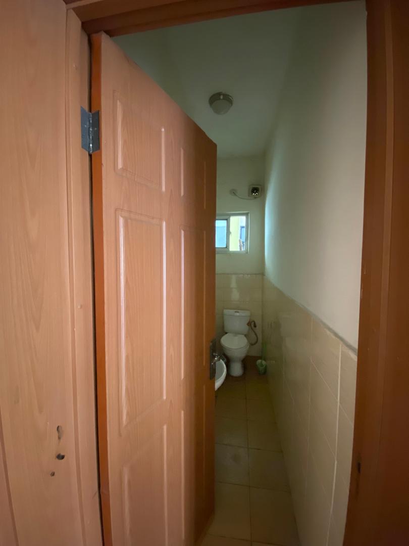 FOR SALE : FULLY SERVICED 3 BRM FLAT / Apartment/Flat for sale in Lekki, Nigeria