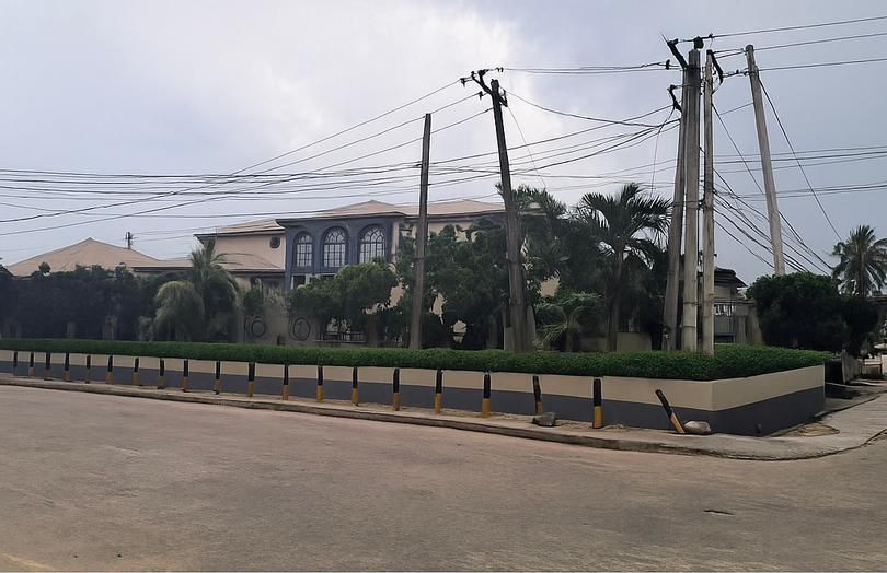 Finished 10-bedroom premises for sale / Luxury Property for sale in Omole, Nigeria