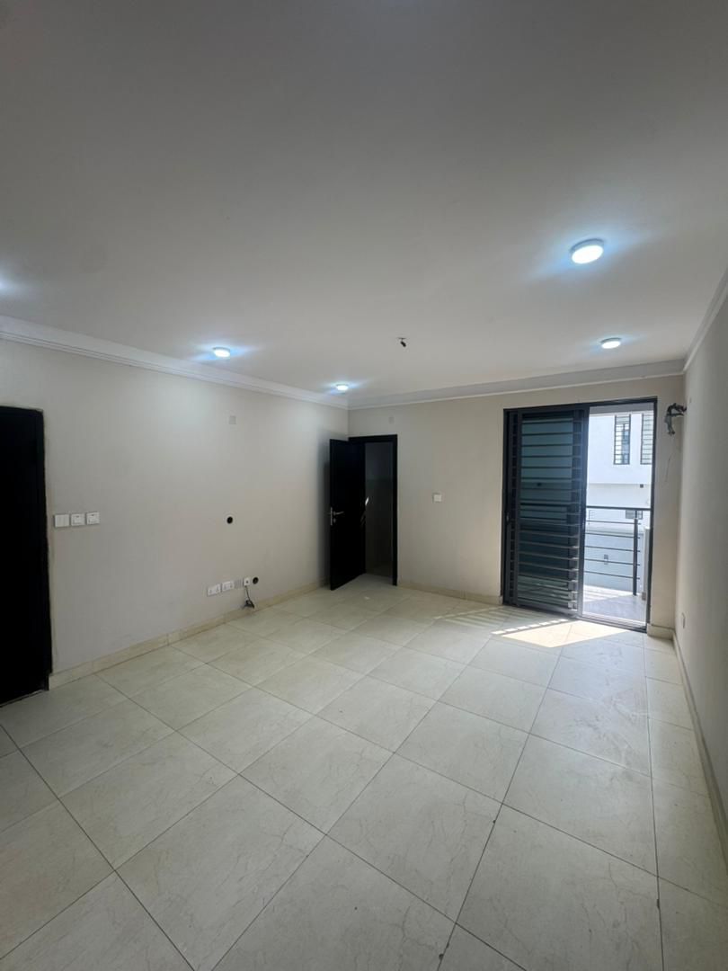 Parlor, 2bedroom Serviced Apartment for sale in Osapa London